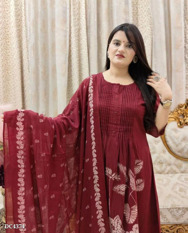 Elegant Maroon Cotton Kurta Set with Floral Accents